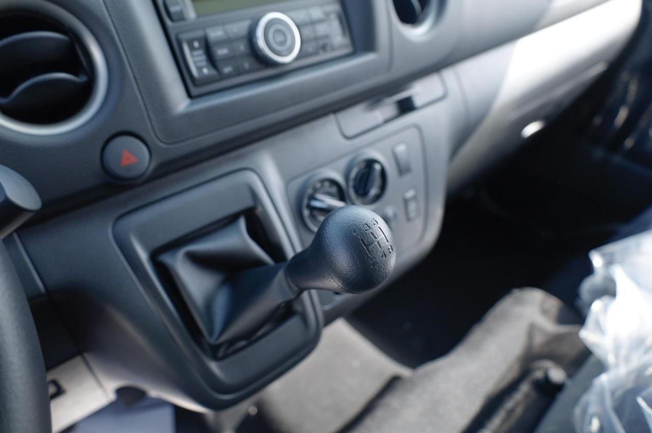 Nissan Urvan 2.5 л 2026 г. Белый