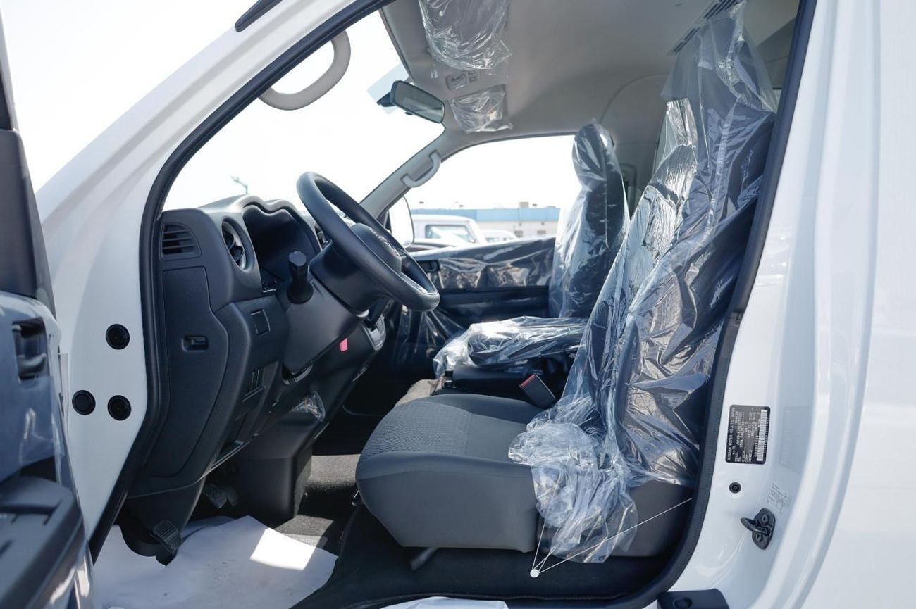 Nissan Urvan 2.5 л 2026 г. Белый