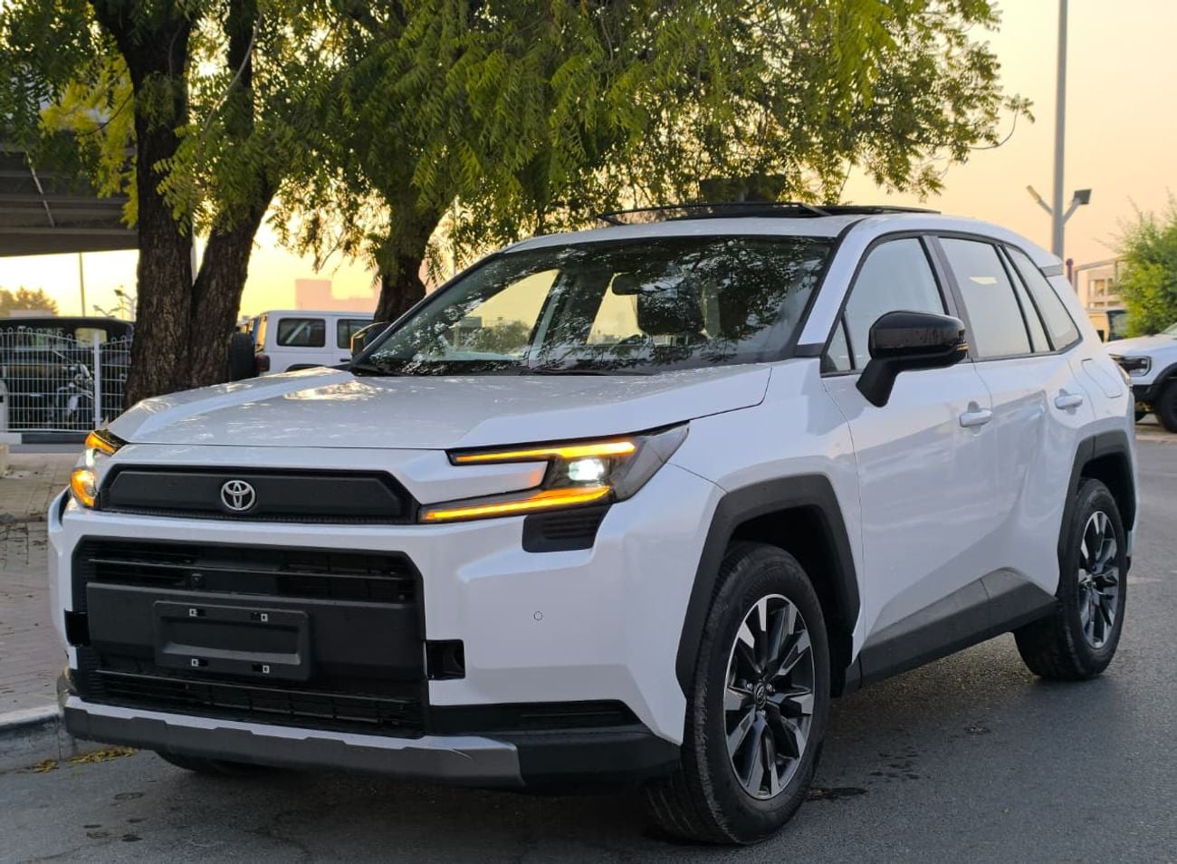 Toyota RAV4 2.0 л 2026 г. Белый