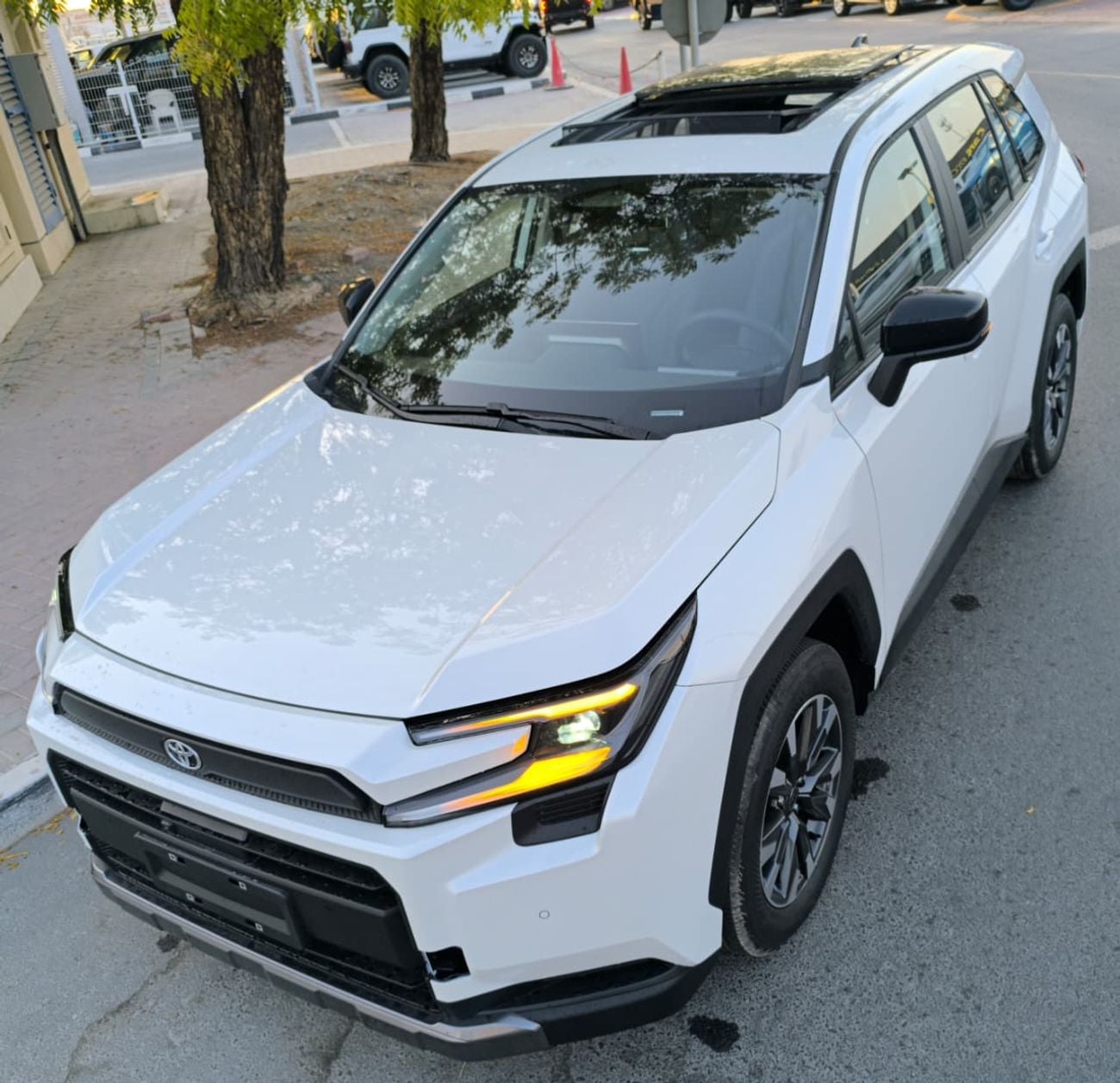 Toyota RAV4 2.0 л 2026 г. Белый