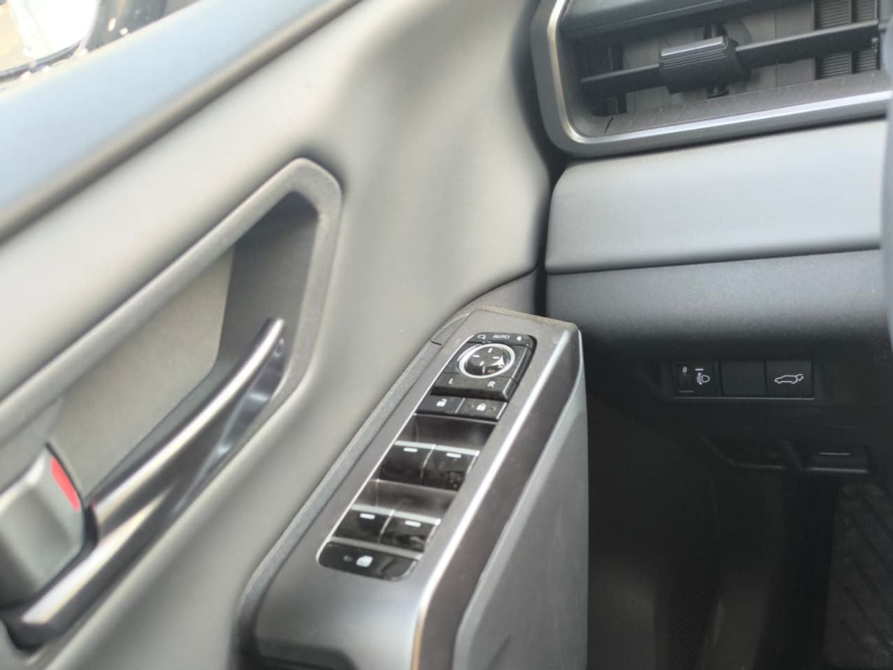 Toyota RAV4 2.0 л 2026 г. Белый