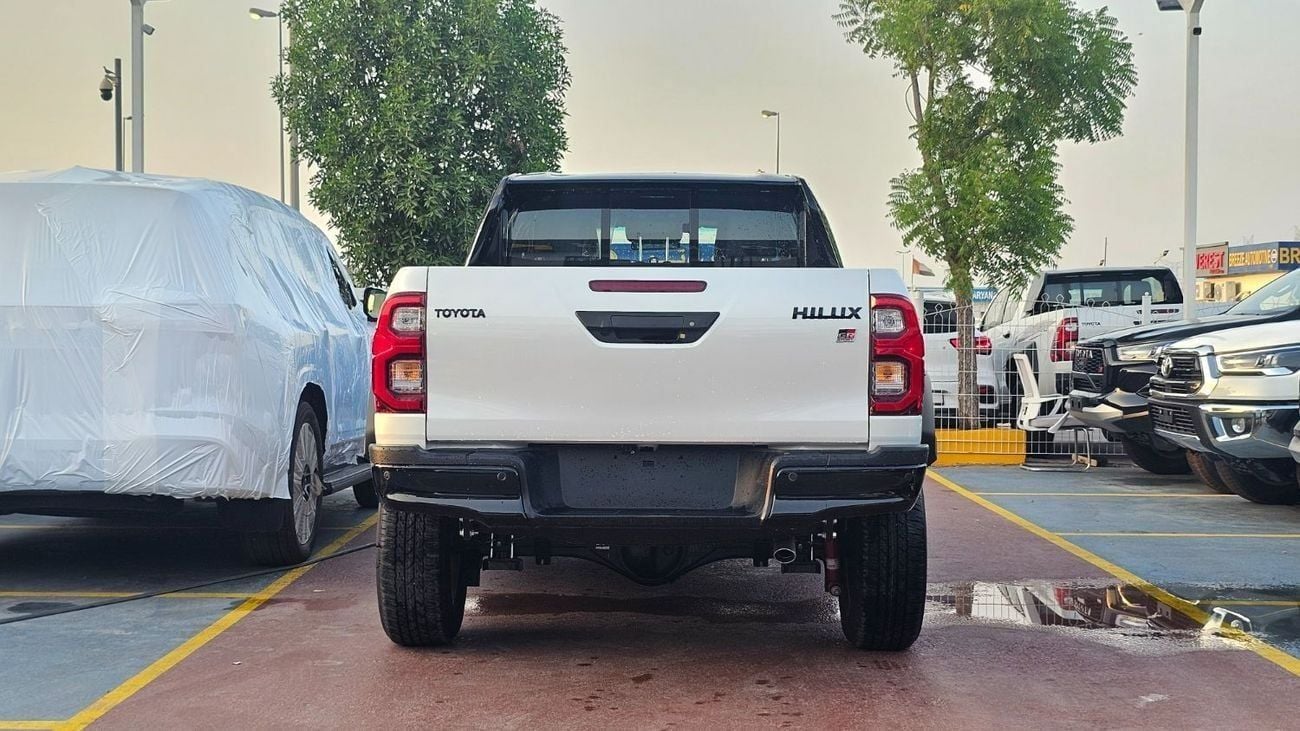 Toyota Hilux 4.0 л 2026 г. Белый