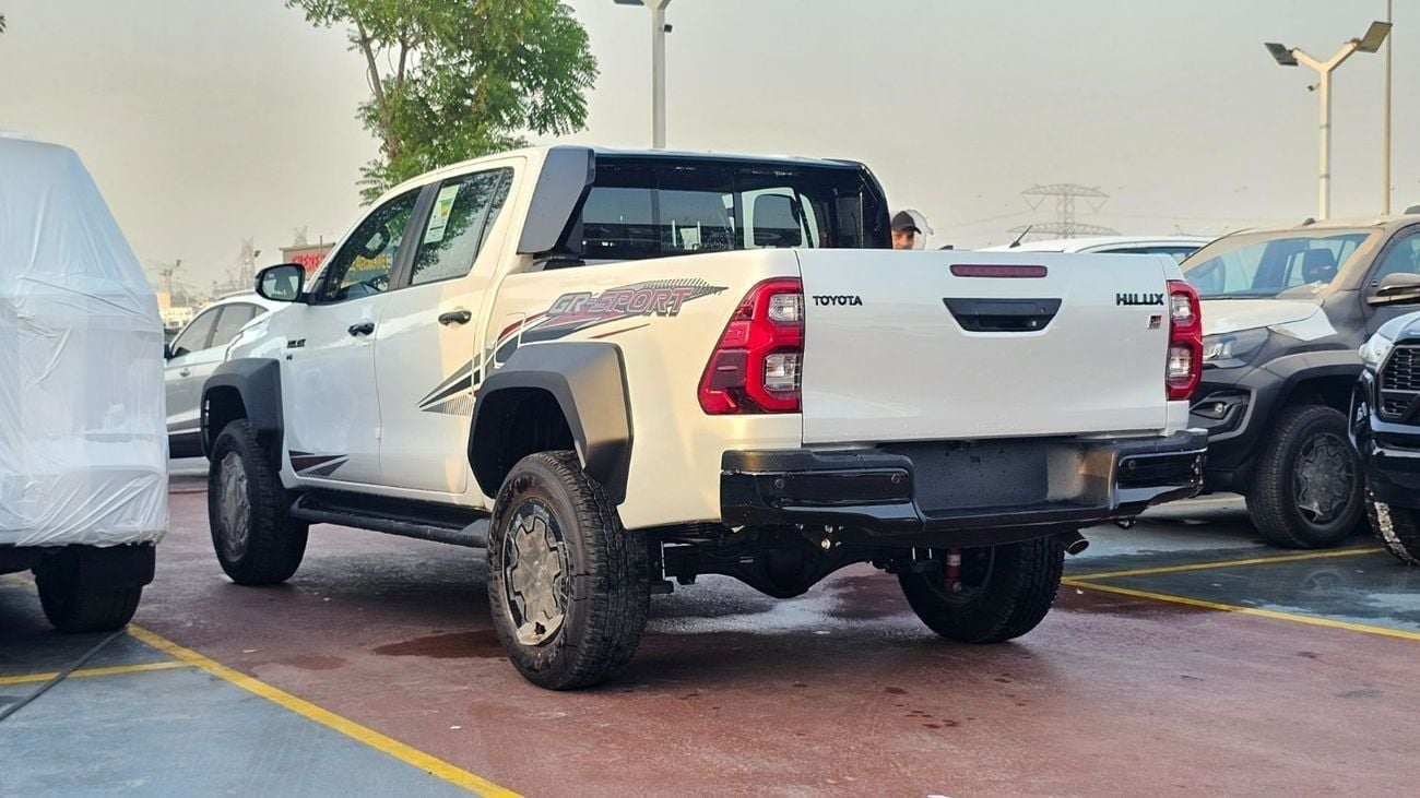 Toyota Hilux 4.0 л 2026 г. Белый