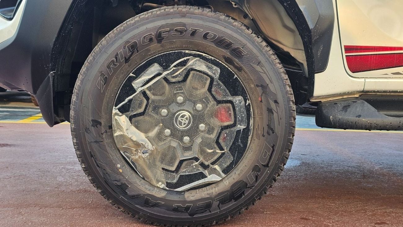 Toyota Hilux 4.0 л 2026 г. Белый