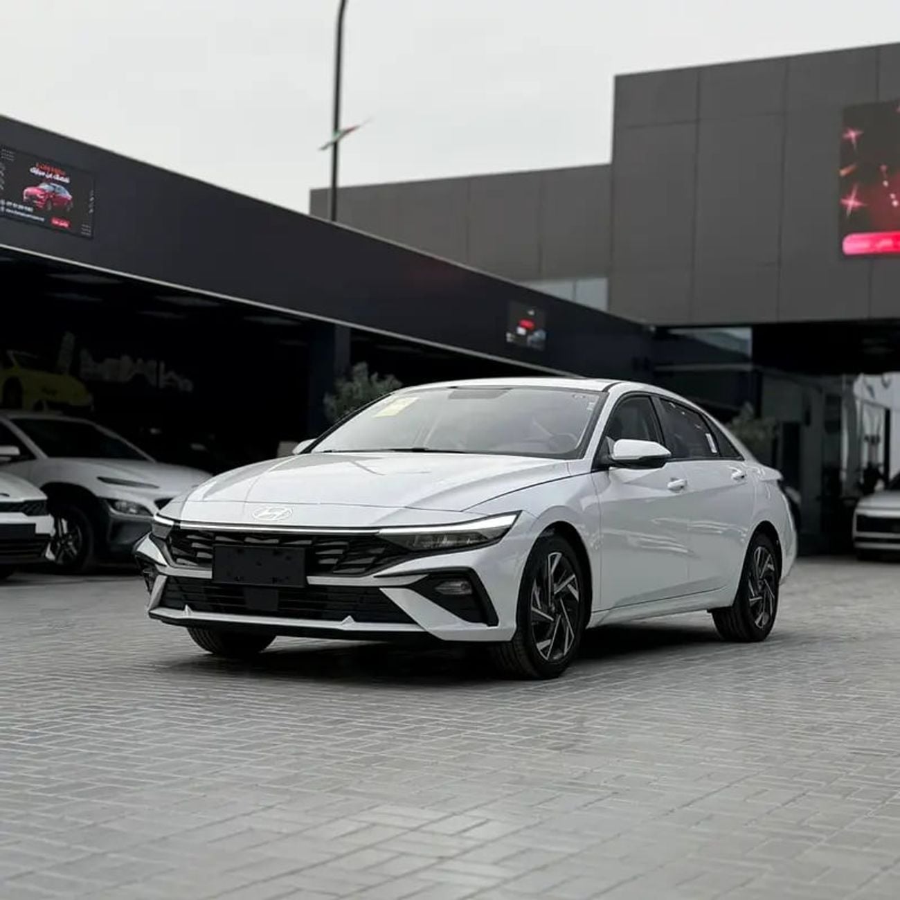 Hyundai Elantra 1.5 л 2025 г. Белый