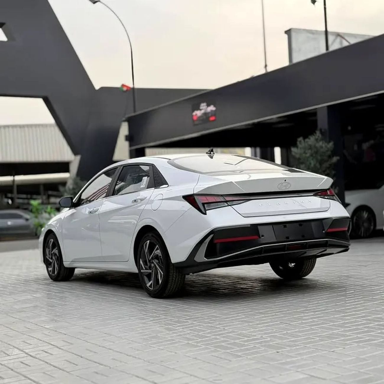 Hyundai Elantra 1.5 л 2025 г. Белый