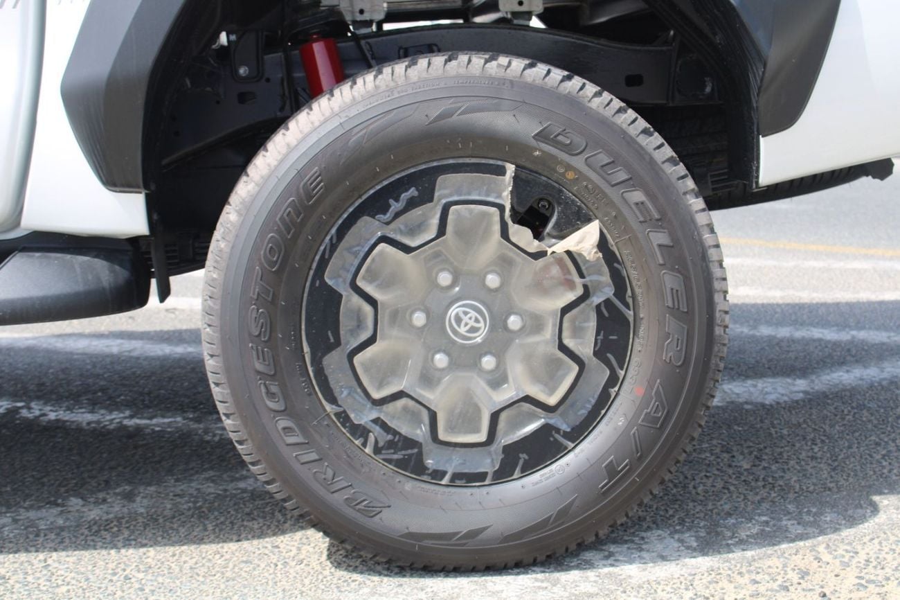 Toyota Hilux 4.0 л 2026 г. Белый