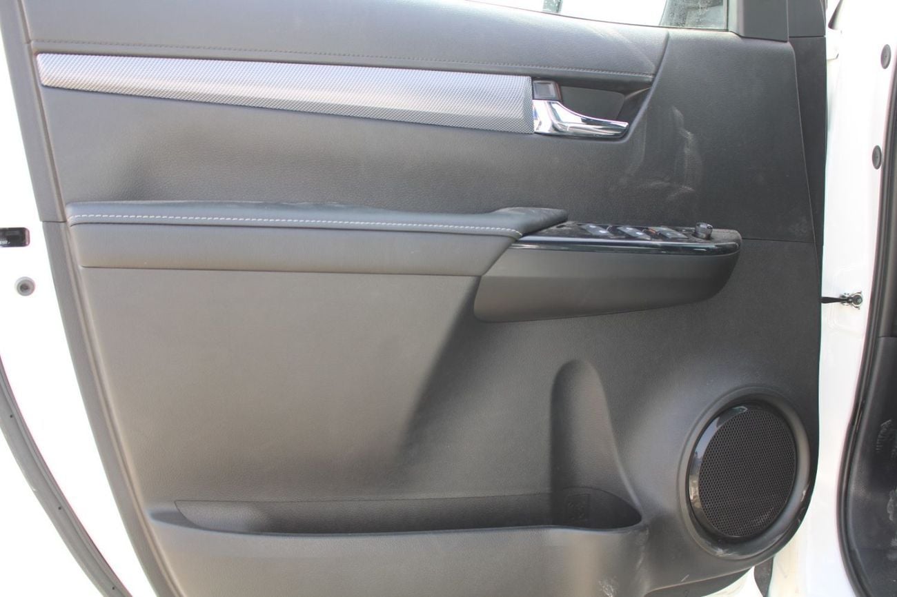 Toyota Hilux 4.0 л 2026 г. Белый