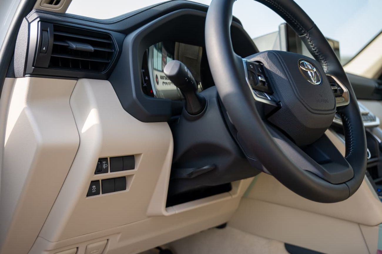 Toyota Land Cruiser 3.5 л 2025 г. Белый