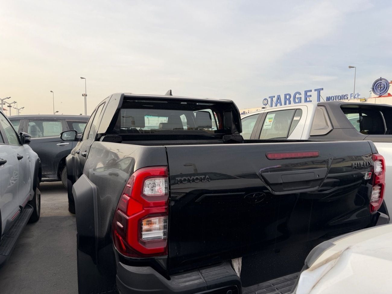 Toyota Hilux 2.8 л 2026 г. Чёрный