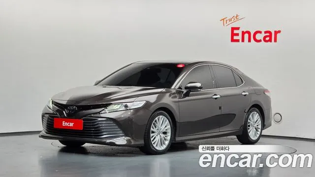 Toyota Camry 2018 — фото 1