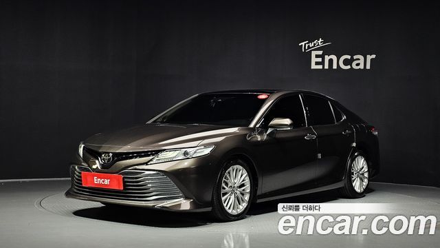 Toyota Camry 2018 — фото 1