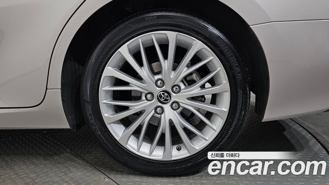 Toyota Camry 2019 — фото 1