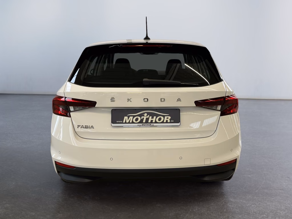 Skoda Fabia 2022 г. Белый, пробег 47540 км