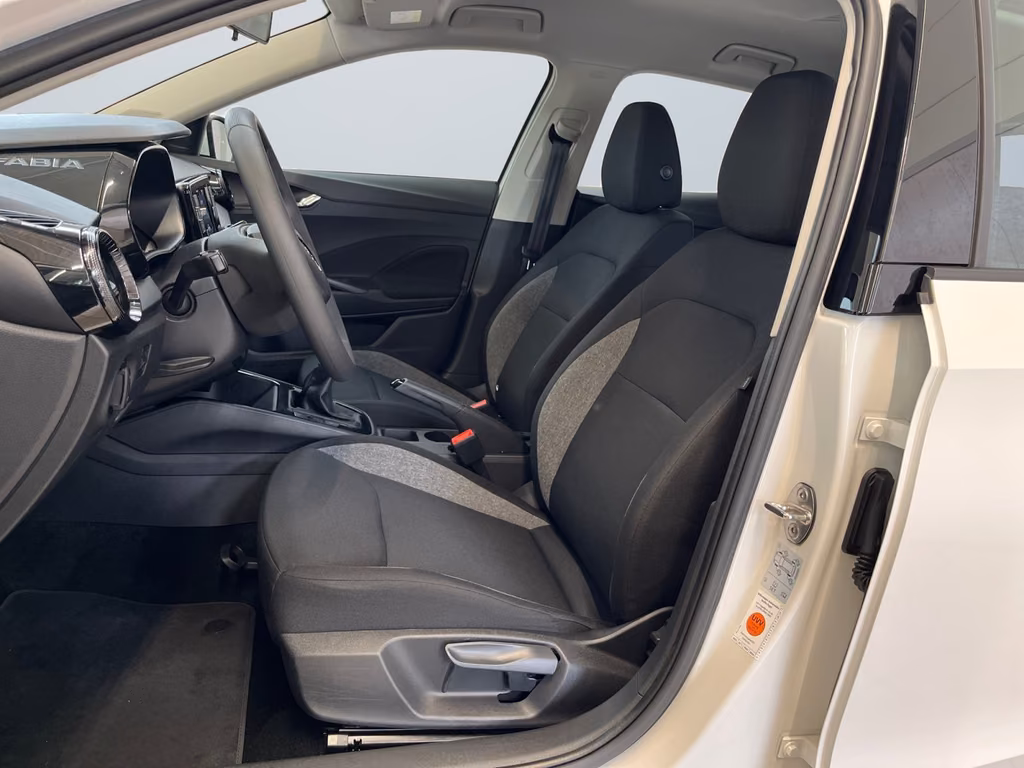 Skoda Fabia 2022 г. Белый, пробег 47540 км