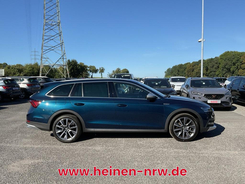 Skoda Octavia 2023 г. Синий, пробег 59975 км
