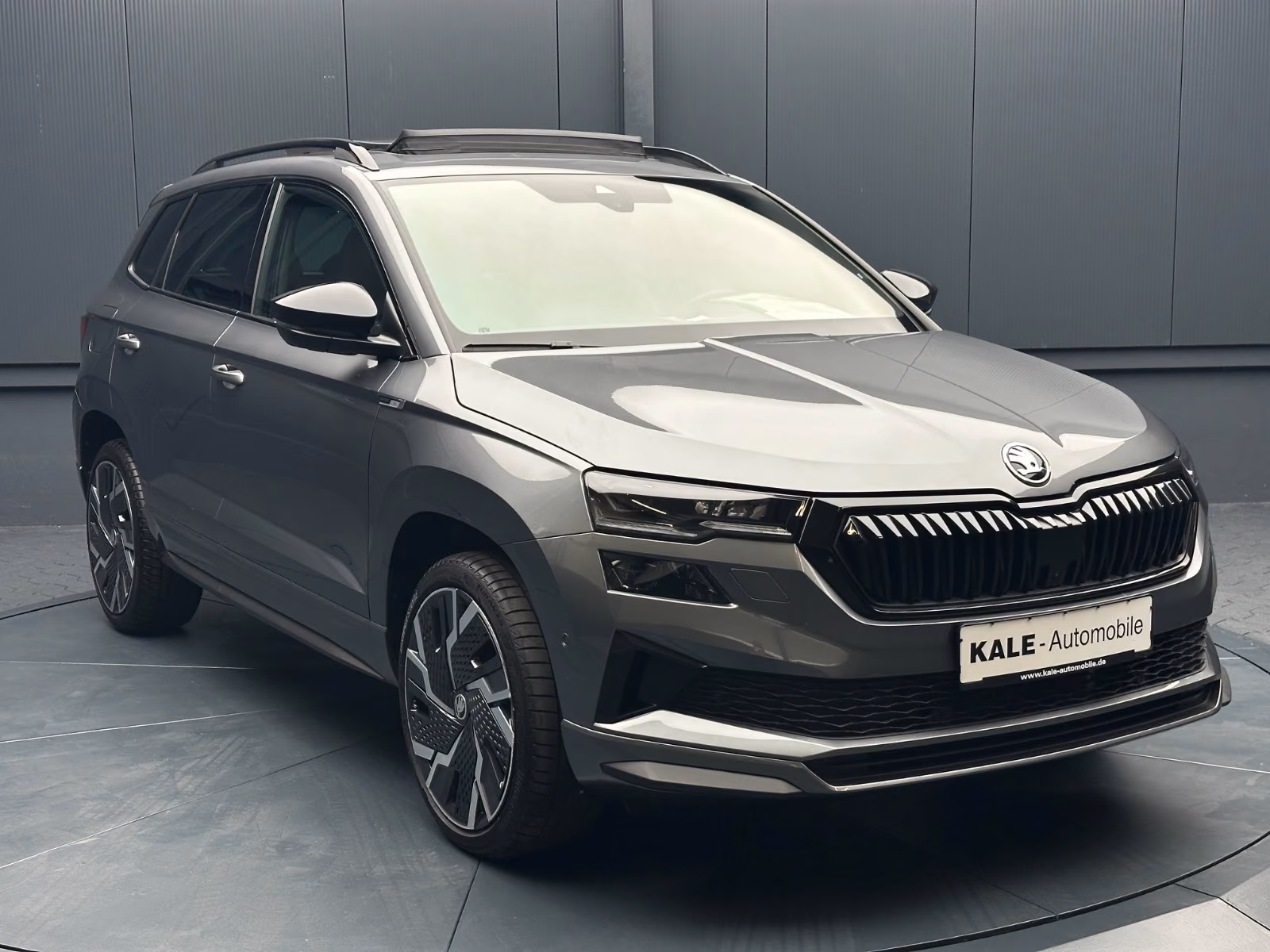 Skoda Karoq 2023 г. Серый, пробег 34000 км