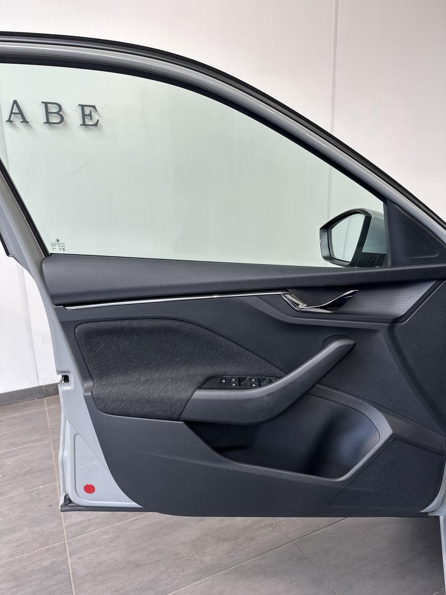 Skoda Scala 2023 г. Серый, пробег 52750 км