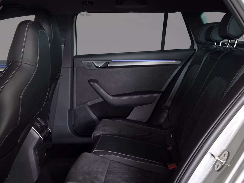 Skoda Superb 2023 г. Серый, пробег 46700 км