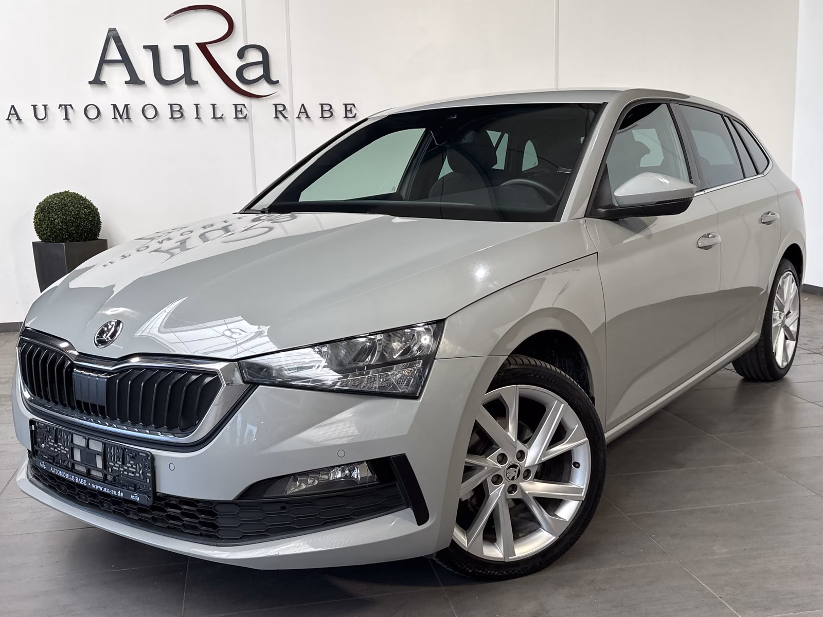 Skoda Scala 2023 г. Серый, пробег 49750 км