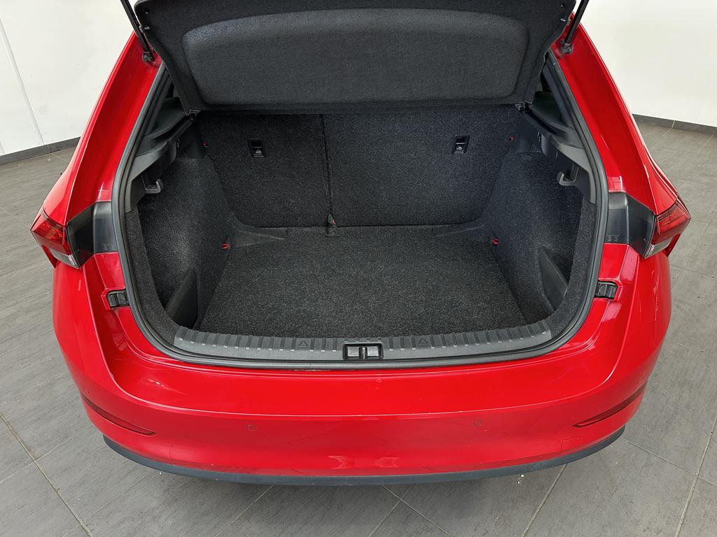 Skoda Scala 2023 г. Красный, пробег 49750 км