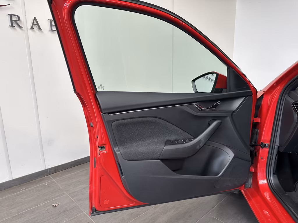 Skoda Scala 2023 г. Красный, пробег 49750 км