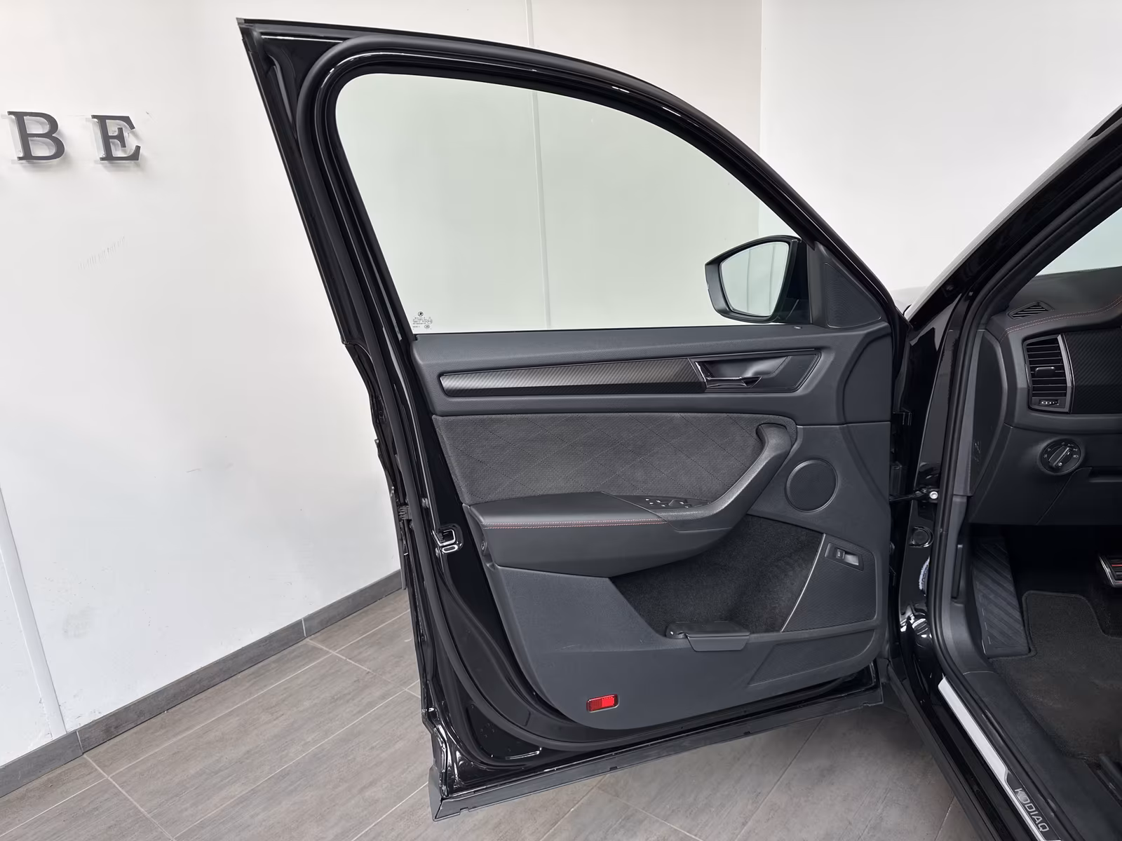 Skoda Kodiaq 2024 г. Чёрный, пробег 38450 км