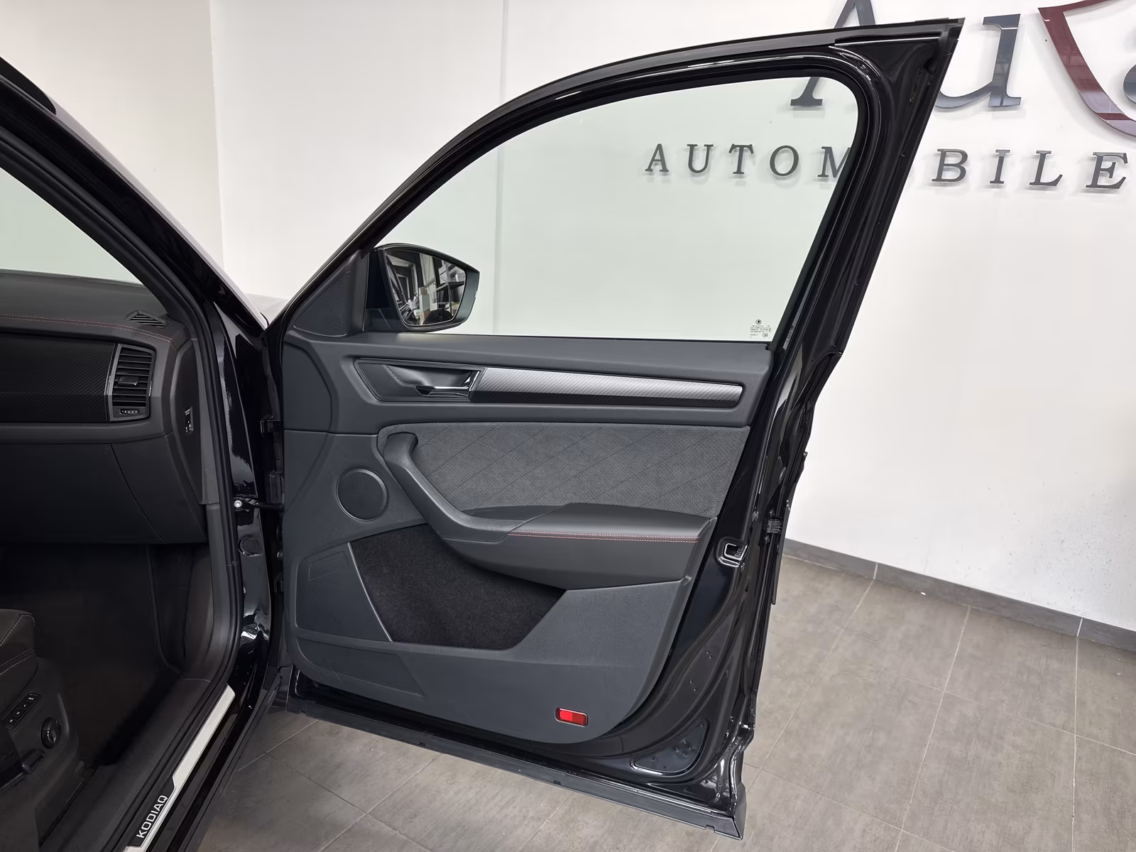 Skoda Kodiaq 2024 г. Чёрный, пробег 38450 км