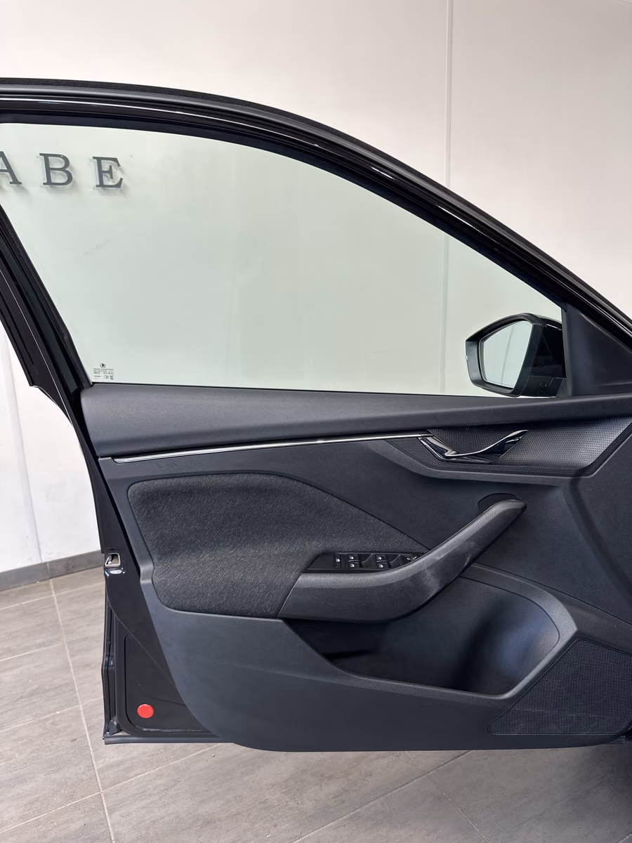 Skoda Scala 2023 г. Чёрный, пробег 49750 км