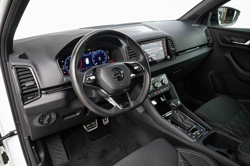 Skoda Karoq 2022 г. Белый, пробег 37900 км
