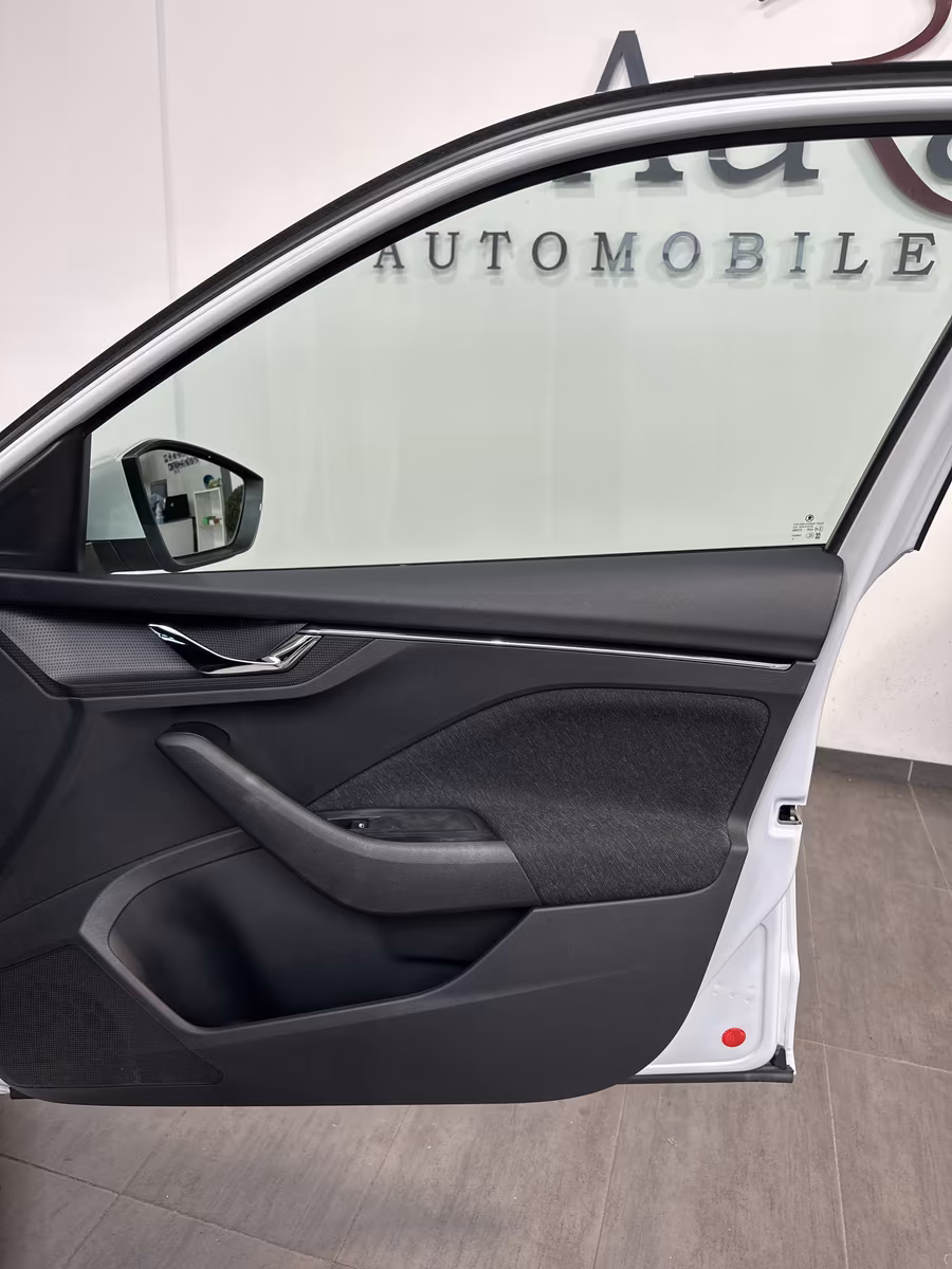 Skoda Scala 2023 г. Серый, пробег 46750 км