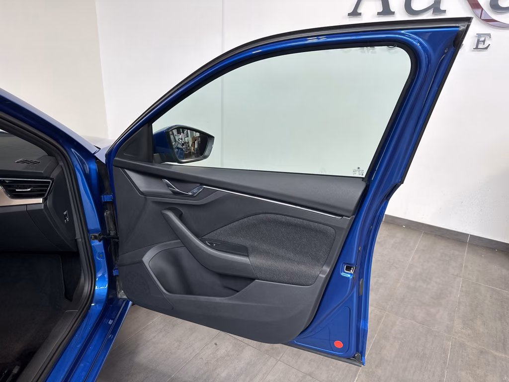 Skoda Scala 2023 г. Синий, пробег 46750 км