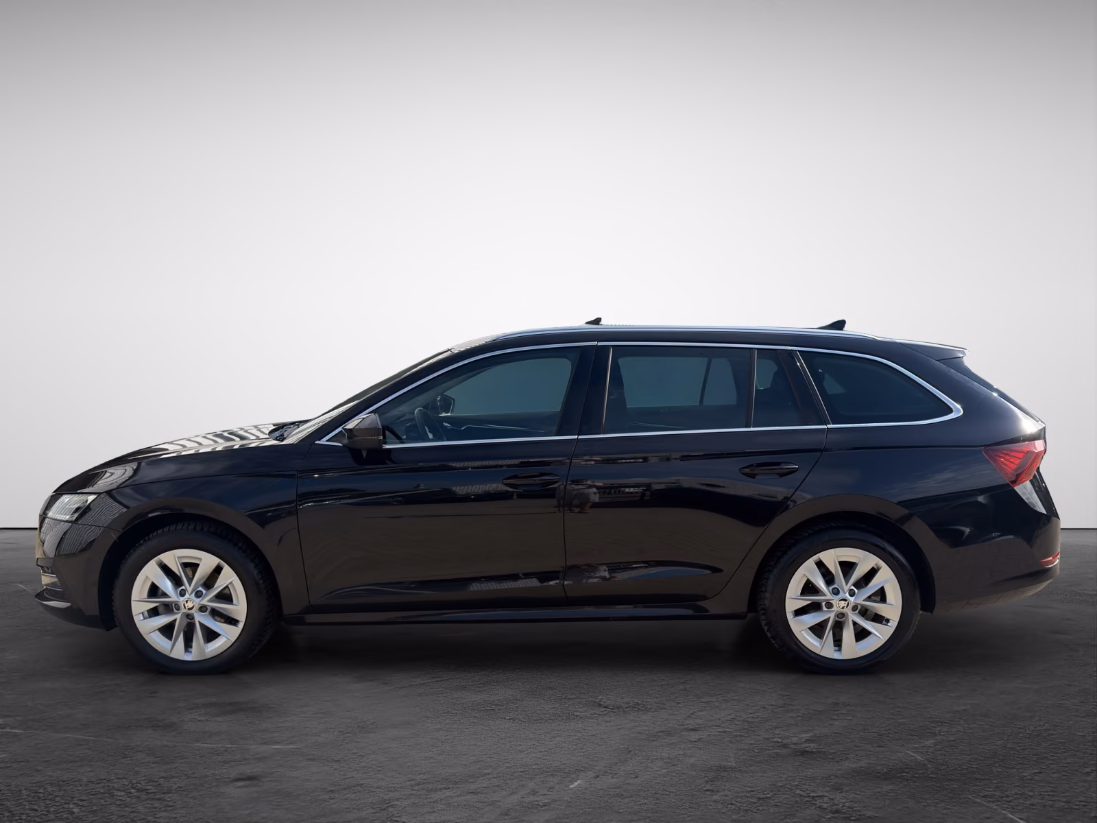 Skoda Octavia 2023 г. Чёрный, пробег 44741 км
