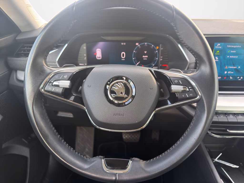 Skoda Octavia 2023 г. Чёрный, пробег 44741 км