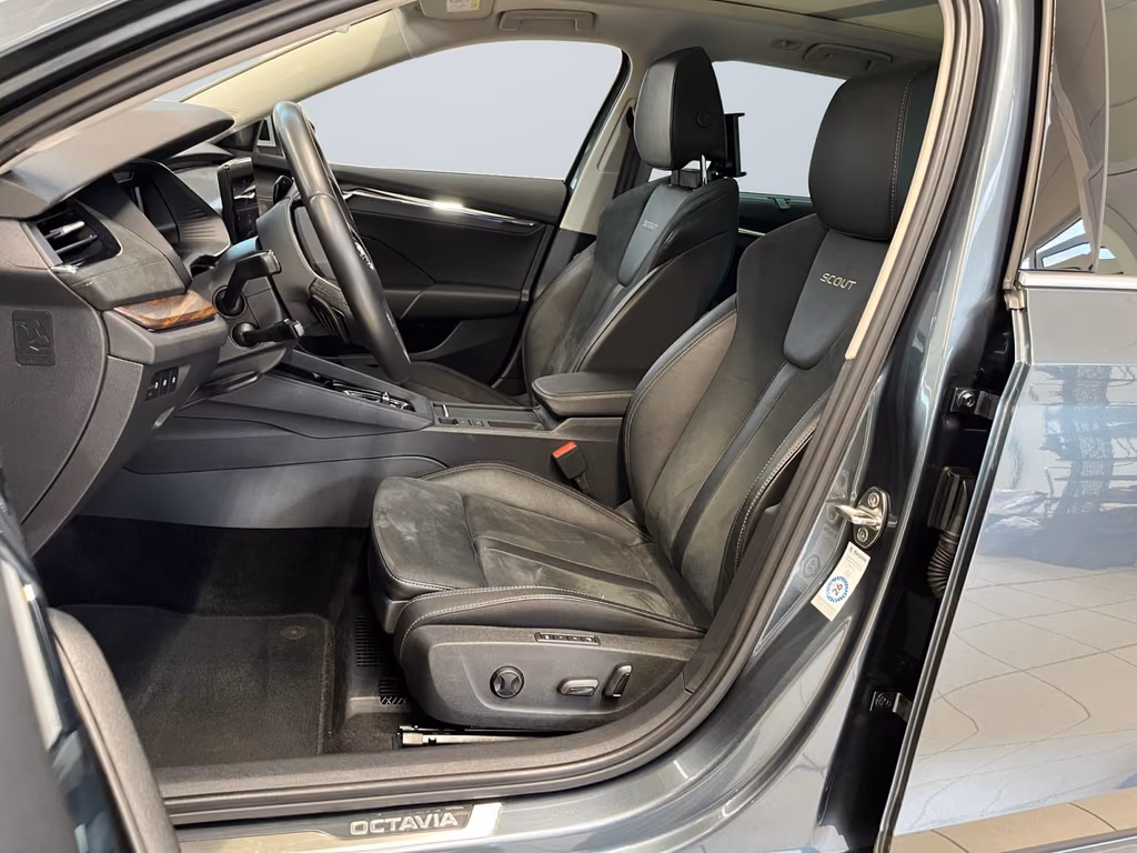 Skoda Octavia 2022 г. Серый, пробег 58131 км