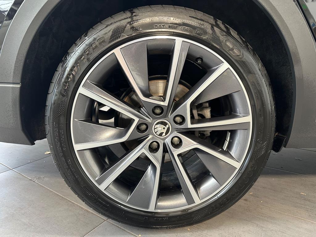 Skoda Octavia 2022 г. Чёрный, пробег 28450 км