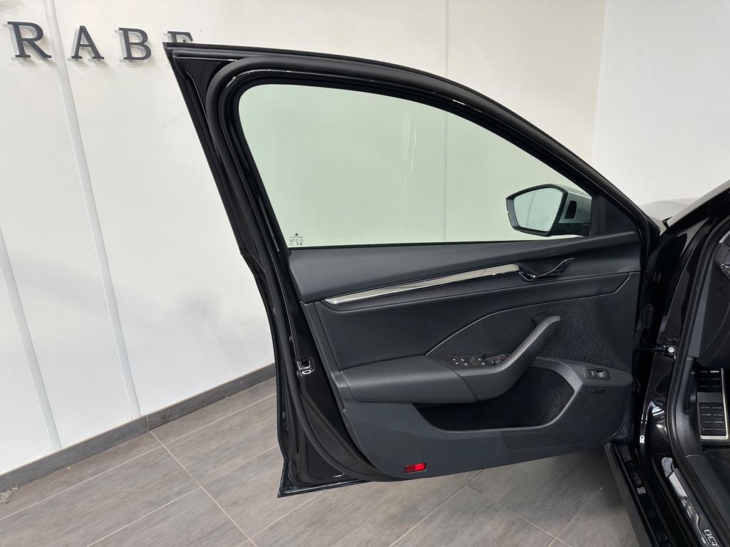 Skoda Octavia 2022 г. Чёрный, пробег 28450 км