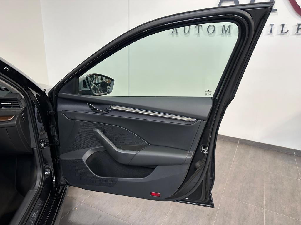 Skoda Octavia 2022 г. Чёрный, пробег 28450 км