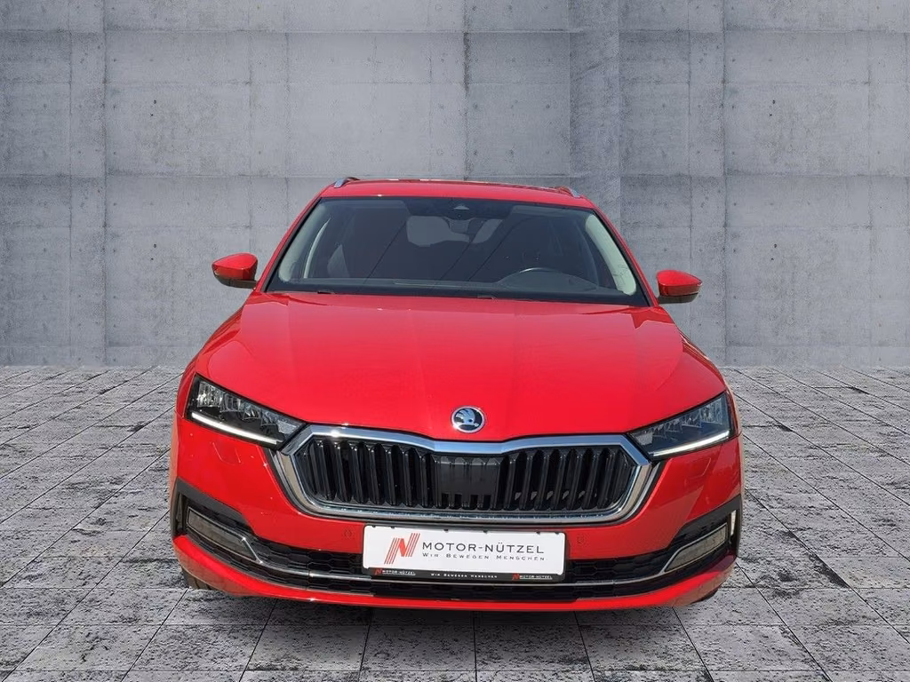 Skoda Octavia 2023 г. Красный, пробег 58211 км