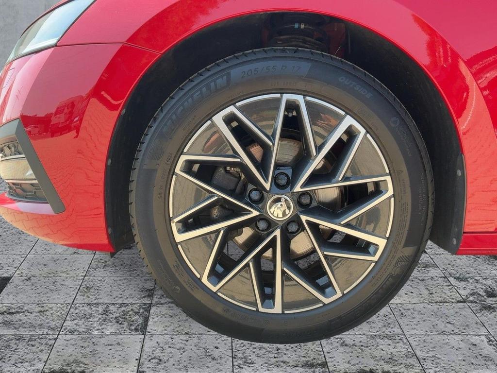 Skoda Octavia 2023 г. Красный, пробег 58211 км