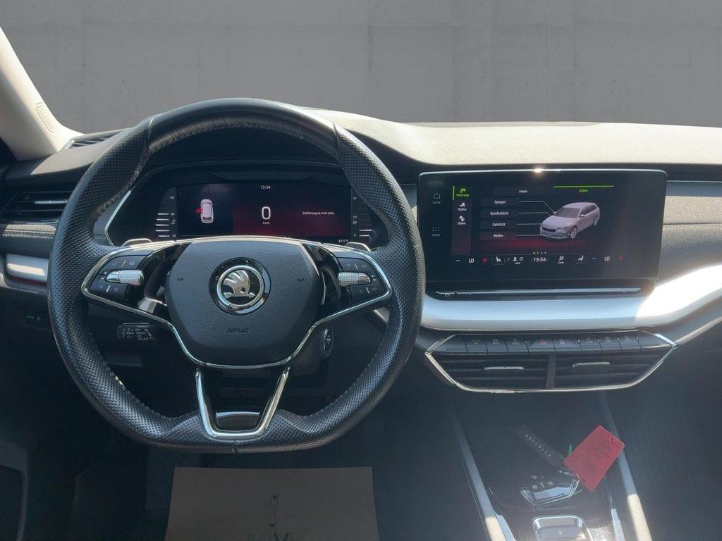 Skoda Octavia 2023 г. Красный, пробег 58211 км