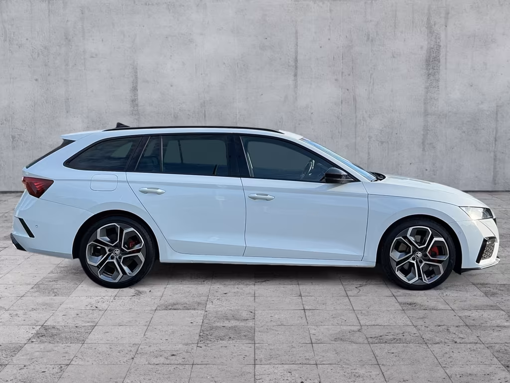 Skoda Octavia 2022 г. Белый, пробег 46463 км