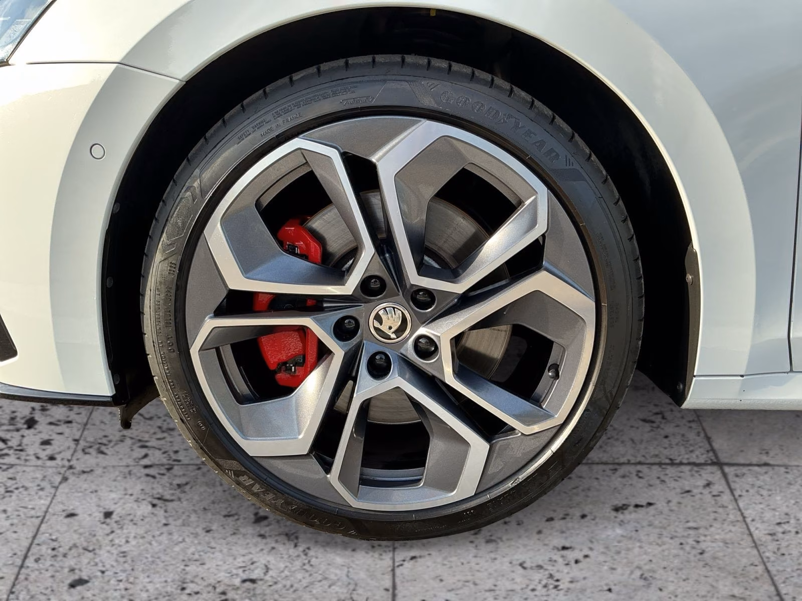 Skoda Octavia 2022 г. Белый, пробег 46463 км