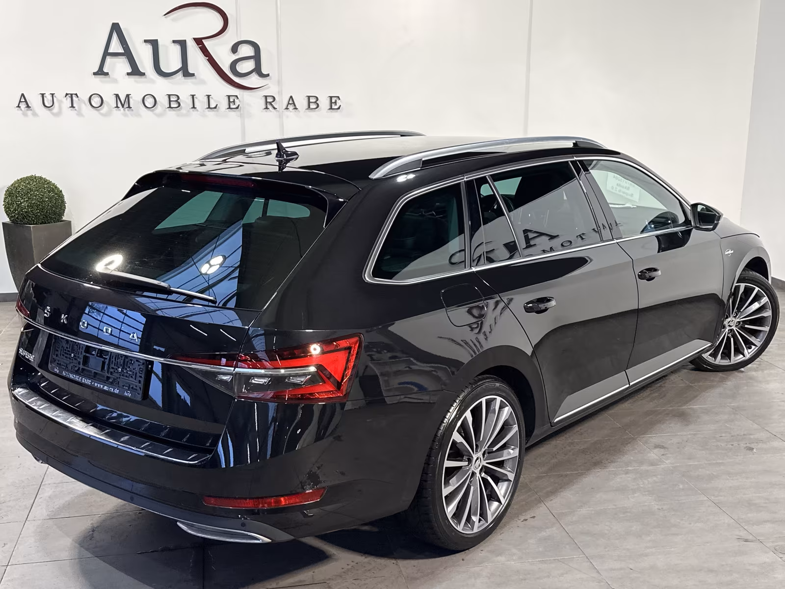 Skoda Superb 2023 г. Чёрный, пробег 59750 км