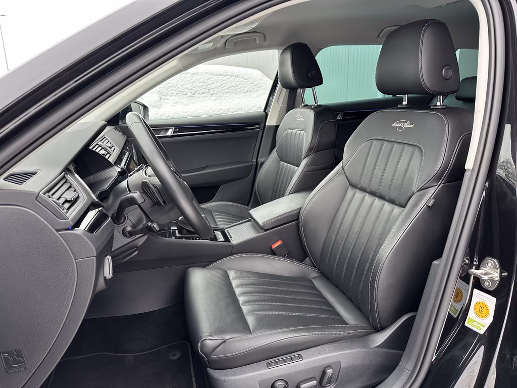 Skoda Superb 2023 г. Чёрный, пробег 59750 км