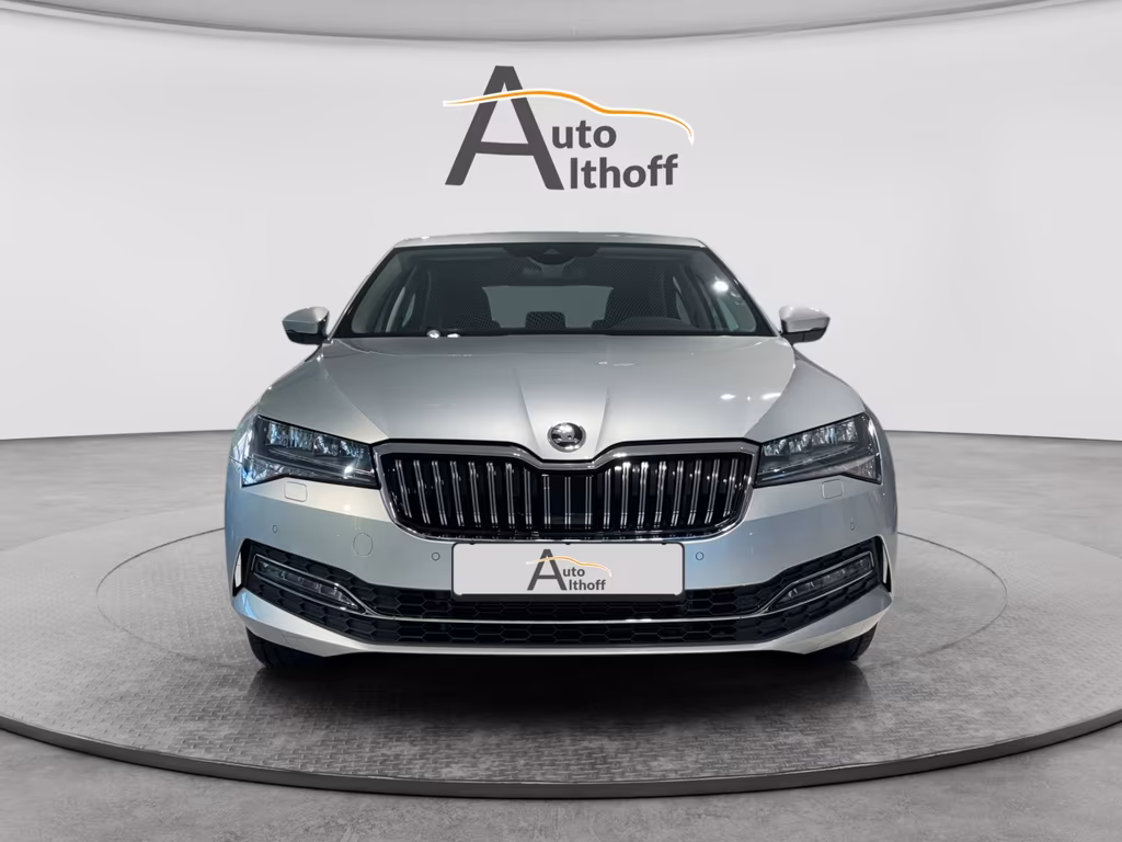 Skoda Superb 2022 г. Серебристый, пробег 45100 км