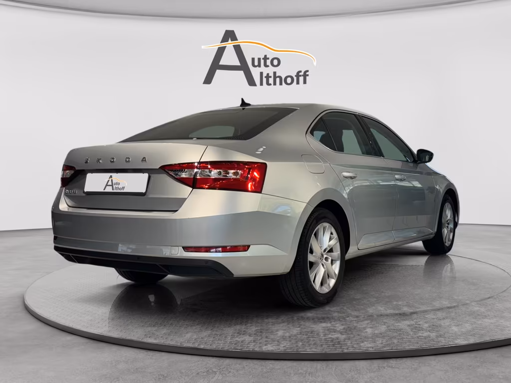 Skoda Superb 2022 г. Серебристый, пробег 45100 км