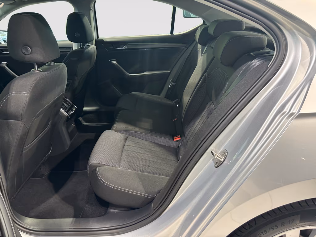 Skoda Superb 2022 г. Серебристый, пробег 45100 км