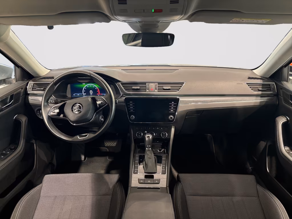 Skoda Superb 2022 г. Серебристый, пробег 45100 км