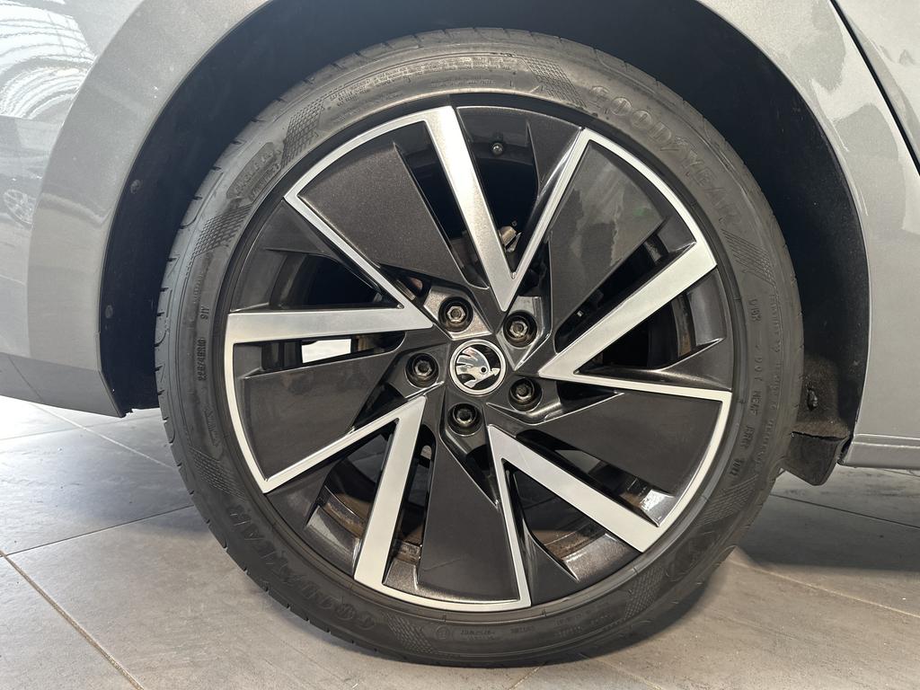 Skoda Octavia 2023 г. Серый, пробег 56750 км